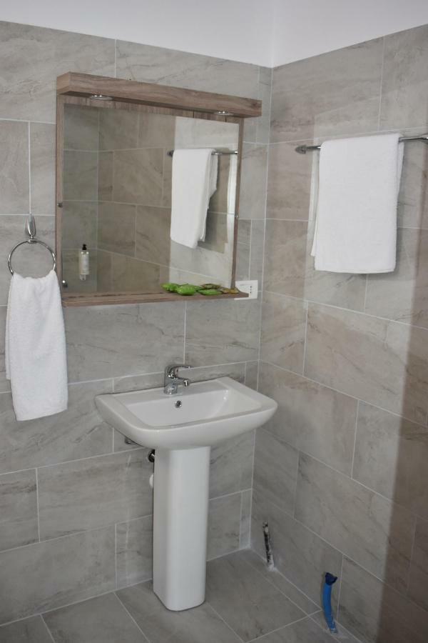 Hotel Vila Nino Берат Экстерьер фото