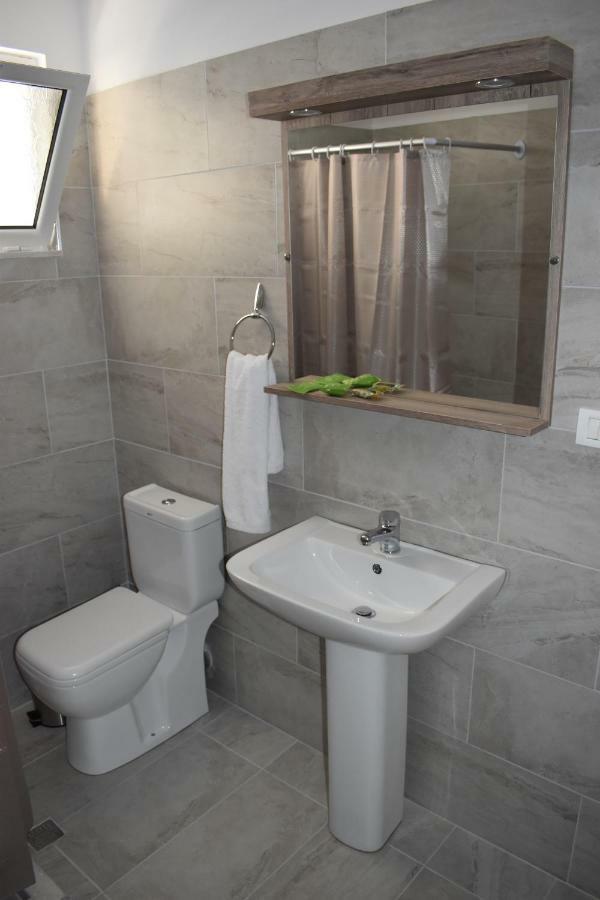 Hotel Vila Nino Берат Экстерьер фото